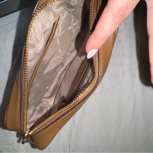 💜Michael Kors Tan Snake Print Crossbody Bag - Picture 5 of 6